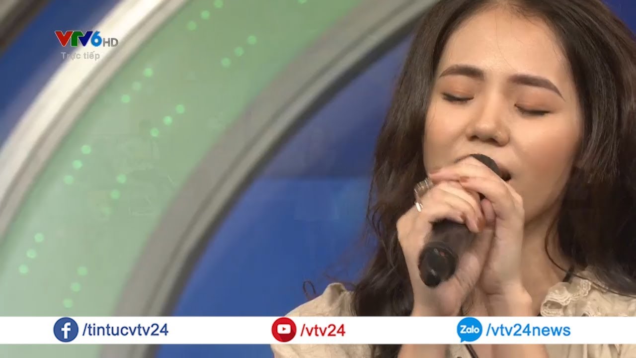 Hương Ly live "Con Đường Hạnh Phúc" acoustic trong bữa trưa vui vẻ | VTV24