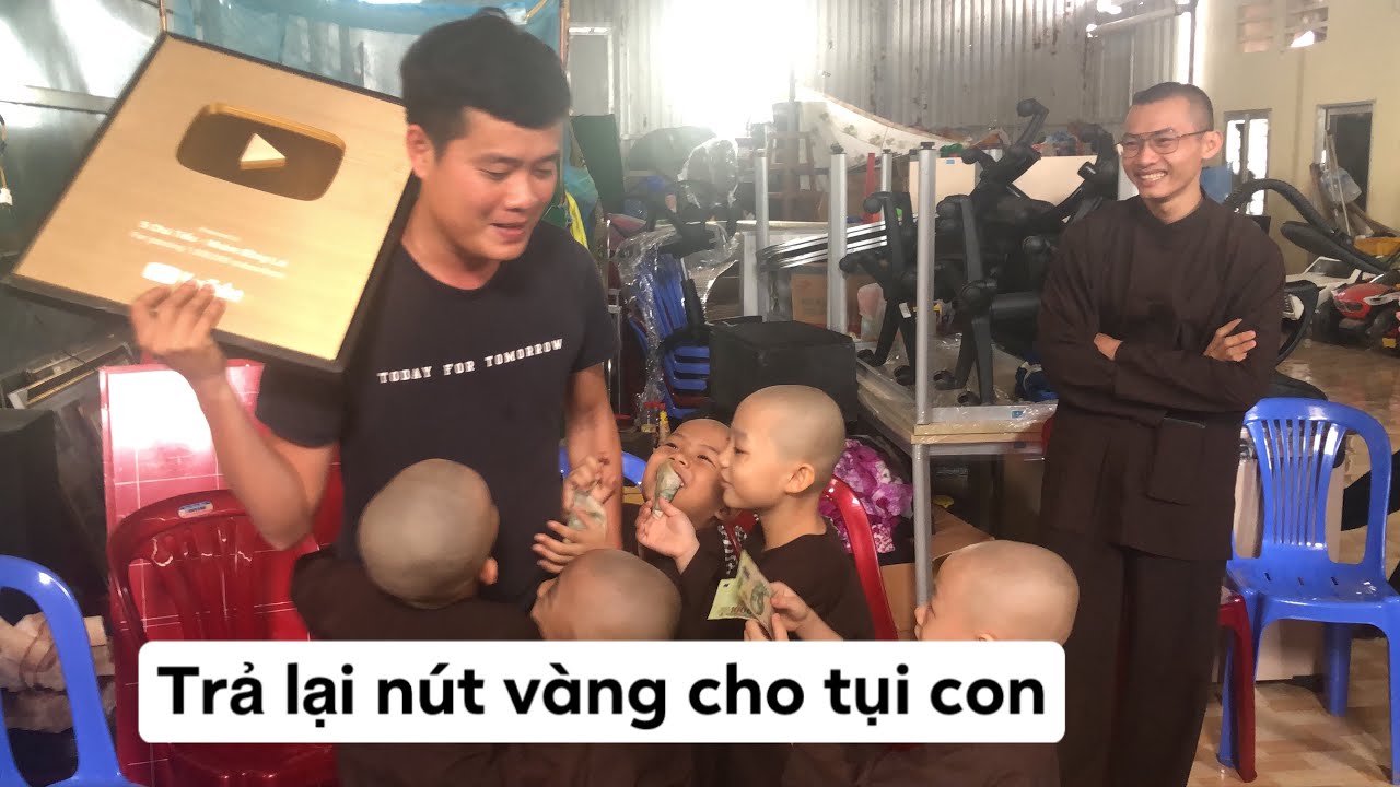 5 chú tiểu thi thách thức danh hài chơi lớn bán đứt " nút vàng Youtube " cho Khương Dừa