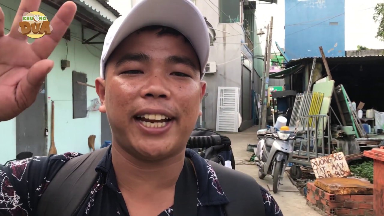 Tội nghiệp Tâm xe ôm lặn lội lên Sài Gòn ghé thăm Khương Dừa và "hối lộ" một cây......bánh pía
