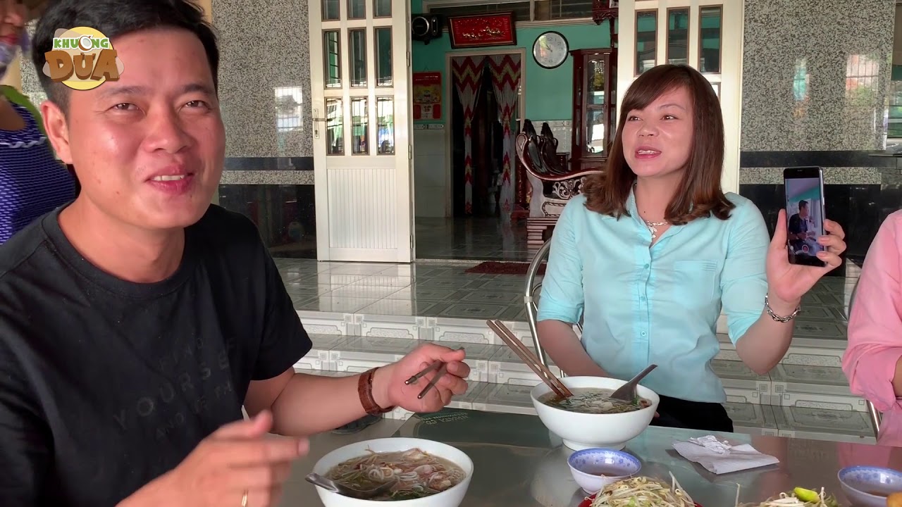 Khương Dừa được "nữ đại gia" Sóc Trăng mời ăn đặc sản bún nước lèo!!!