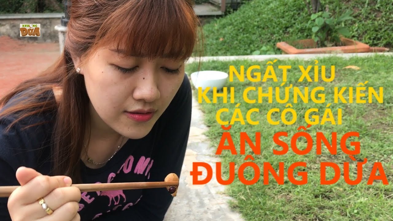 Ngất xỉu khi chứng kiến các cô gái ăn sống đuông dừa