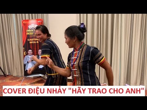 Cười xỉu hai chị dân tộc cover điệu nhảy "Hãy trao cho anh" của Sơn Tùng MTP!!!