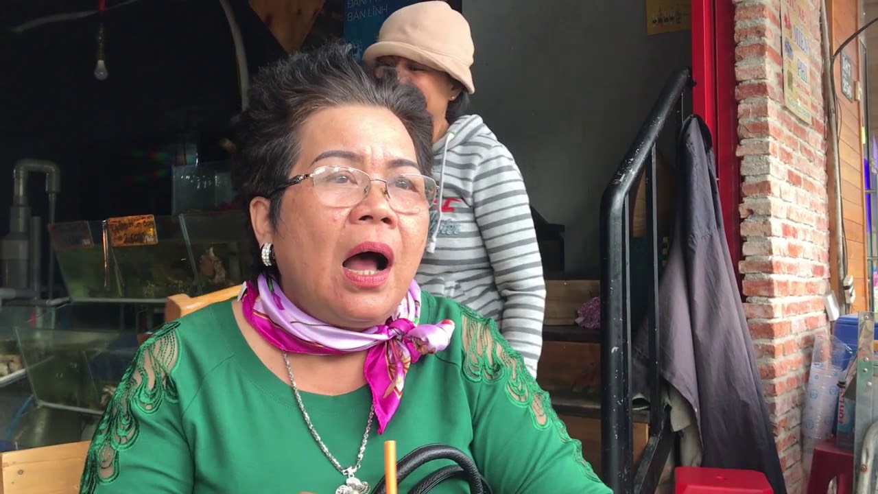 Cô Tư chè lên Sài Gòn thăm Ban tổ chức Thách Thức Danh Hài - Khương Dừa Channel